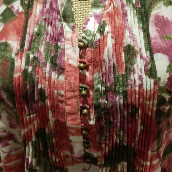 Blue Velvet shear floral pattern top - Picture 2 of 5